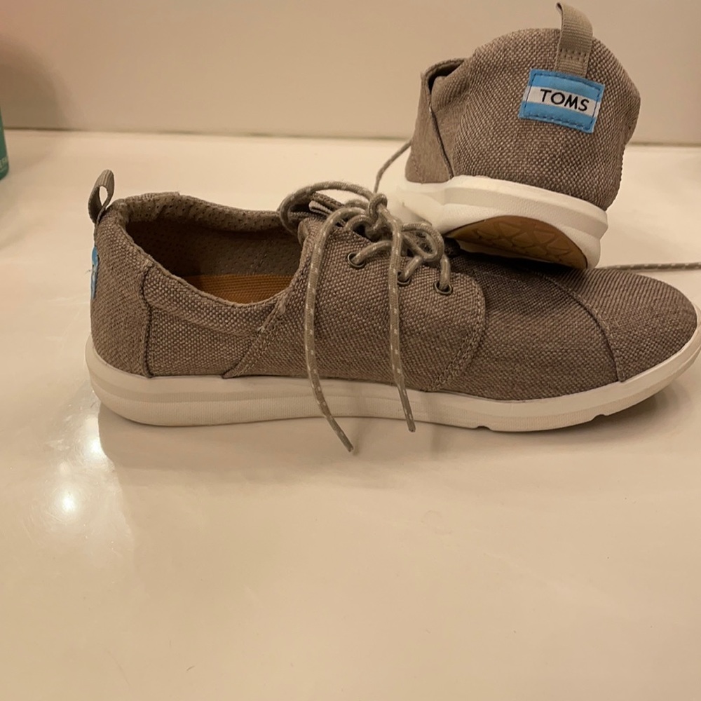 Toms